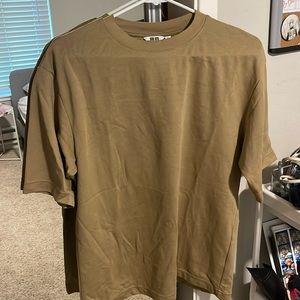 UNIQLO Airism t shirt size small tan